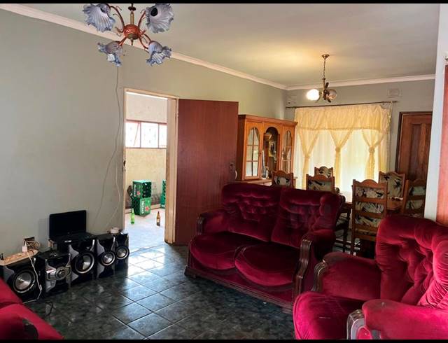 3 BEDROOM HOUSE FOR SALE IN NGWELEZANA